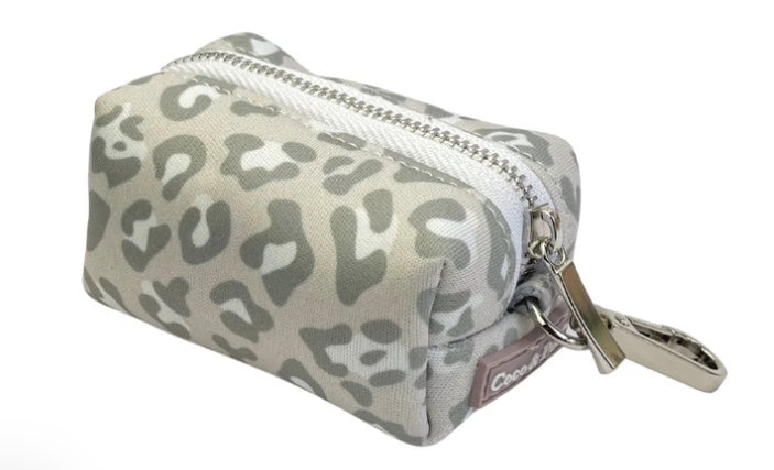 Dog waste bag holder for a dog lead
