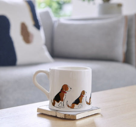 Mug with a Beagle dog on it.