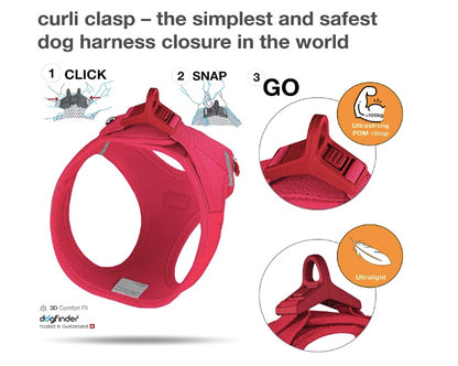 The Curli dog harness is designed to be easy to put on and easy to clip on.