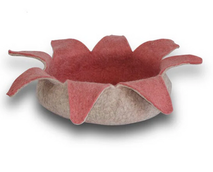 Pure wool cat basket Petal in a natural and Rose colour