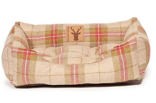 Shows the traditional stag emblem on the back of the dog bed.