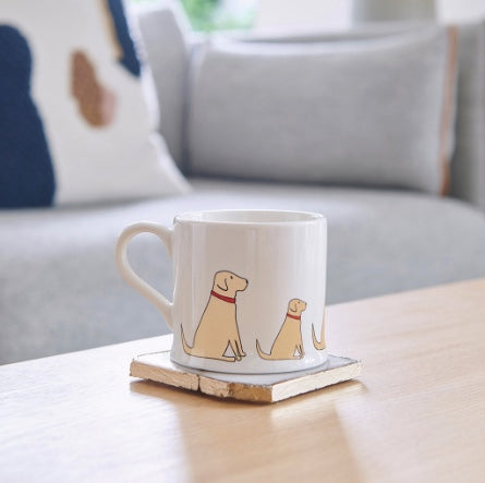 Mug with a golden labrador printed on it.