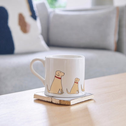 Mug with a golden labrador printed on it.